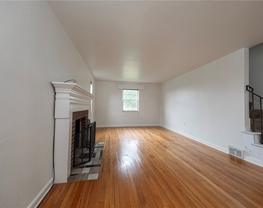 1920 James Street - Photo Thumbnail 5