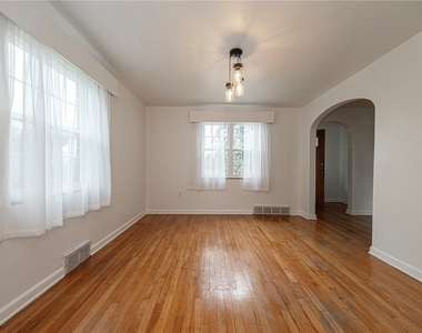 1920 James Street - Photo Thumbnail 8