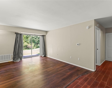 4073 Sanlin Dr - Photo Thumbnail 4