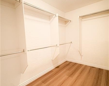 9158 Westchester Hill Avenue - Photo Thumbnail 10