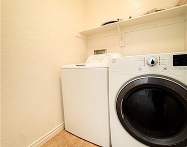 9158 Westchester Hill Avenue - Photo Thumbnail 5