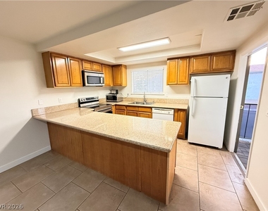 4744 W Twain Avenue - Photo Thumbnail 4