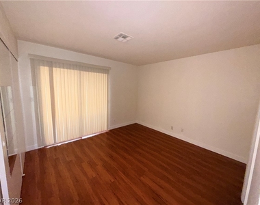 4744 W Twain Avenue - Photo Thumbnail 8