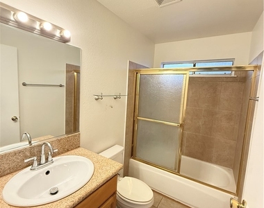 4744 W Twain Avenue - Photo Thumbnail 14