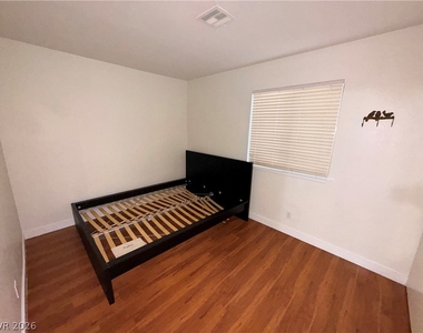 4744 W Twain Avenue - Photo Thumbnail 13