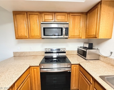 4744 W Twain Avenue - Photo Thumbnail 3