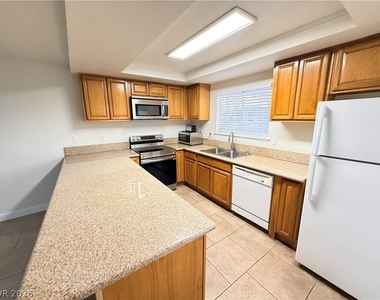 4744 W Twain Avenue - Photo Thumbnail 1