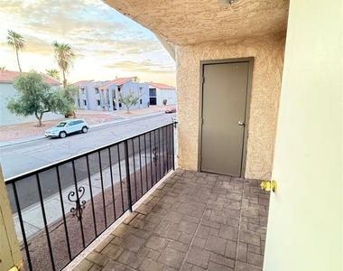4744 W Twain Avenue - Photo Thumbnail 7