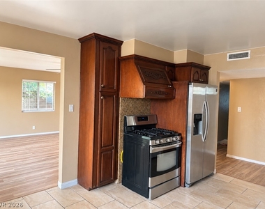 504 Falcon Lane - Photo Thumbnail 8