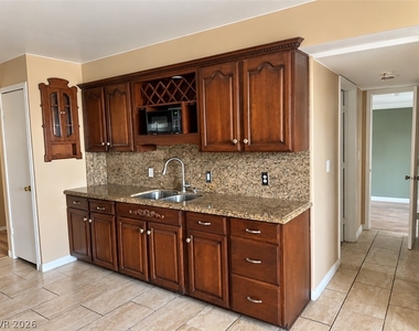 504 Falcon Lane - Photo Thumbnail 6