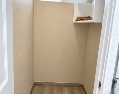 504 Falcon Lane - Photo Thumbnail 31