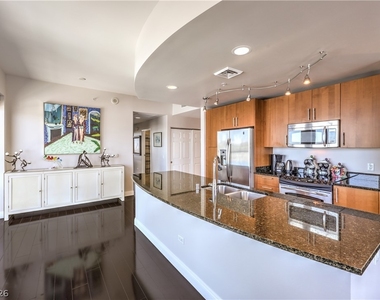 200 W Sahara Avenue - Photo Thumbnail 2