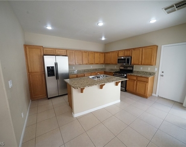 6709 Bluebell Garden Street - Photo Thumbnail 9