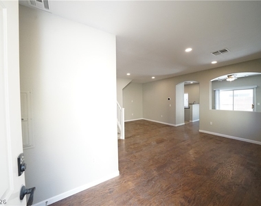 6313 Beige Bluff Street - Photo Thumbnail 3