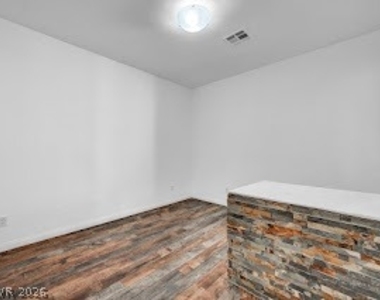 8213 Weeping Springs Avenue - Photo Thumbnail 10