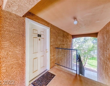 231 W Horizon Ridge Parkway - Photo Thumbnail 1