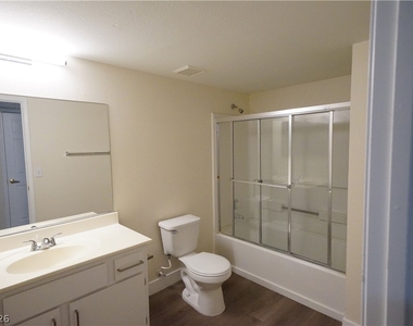 231 W Horizon Ridge Parkway - Photo Thumbnail 10