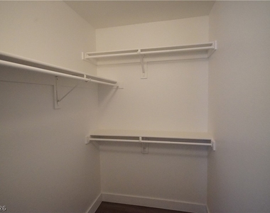 231 W Horizon Ridge Parkway - Photo Thumbnail 13