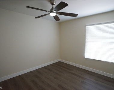 231 W Horizon Ridge Parkway - Photo Thumbnail 11