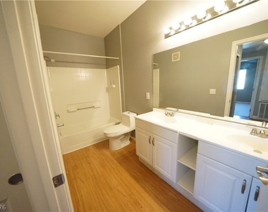 2291 W Horizon Ridge Parkway - Photo Thumbnail 20