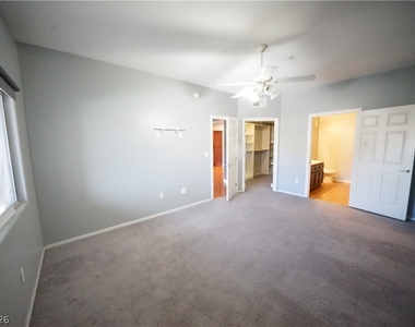 2291 W Horizon Ridge Parkway - Photo Thumbnail 12