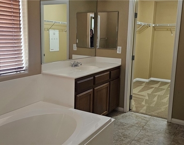 9018 Winchester Ridge Street - Photo Thumbnail 19