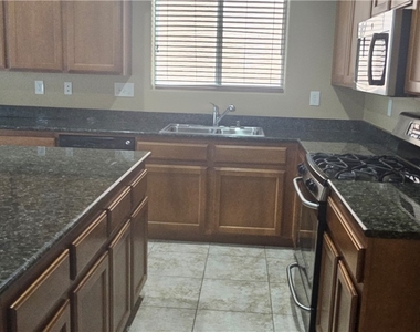 9018 Winchester Ridge Street - Photo Thumbnail 3