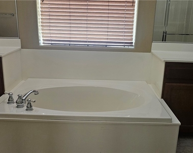 9018 Winchester Ridge Street - Photo Thumbnail 15