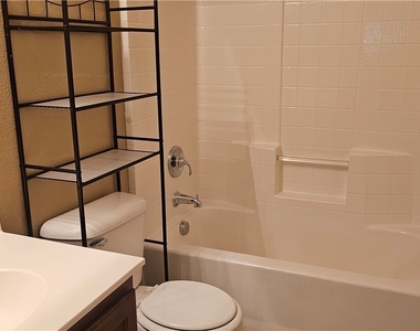 9018 Winchester Ridge Street - Photo Thumbnail 10