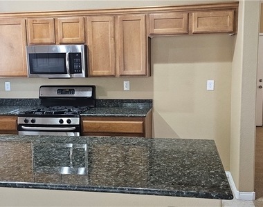 9018 Winchester Ridge Street - Photo Thumbnail 4