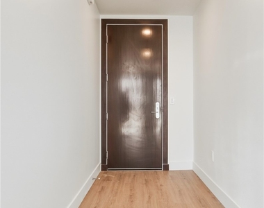 4575 Dean Martin Drive - Photo Thumbnail 9
