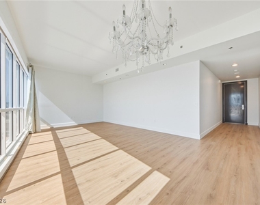 4575 Dean Martin Drive - Photo Thumbnail 2