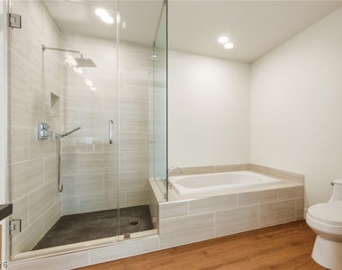 4575 Dean Martin Drive - Photo Thumbnail 21