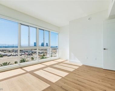 4575 Dean Martin Drive - Photo Thumbnail 18