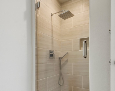 4575 Dean Martin Drive - Photo Thumbnail 15