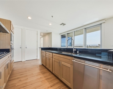 4575 Dean Martin Drive - Photo Thumbnail 6