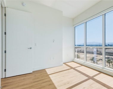 4575 Dean Martin Drive - Photo Thumbnail 13