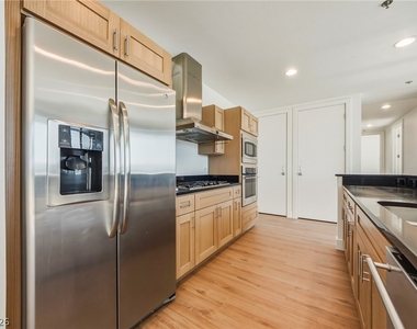 4575 Dean Martin Drive - Photo Thumbnail 5