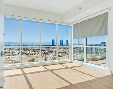 4575 Dean Martin Drive - Photo Thumbnail 11