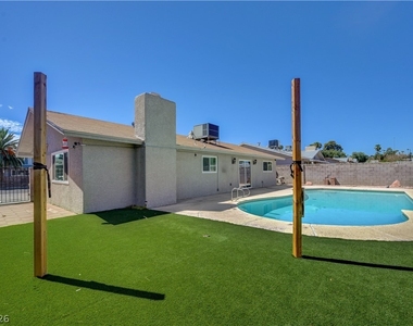 4382 Del Santos Drive - Photo Thumbnail 2
