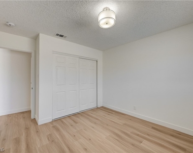 4382 Del Santos Drive - Photo Thumbnail 12