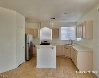 180 Hickory Heights Avenue - Photo Thumbnail 1