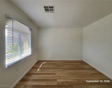 180 Hickory Heights Avenue - Photo Thumbnail 5
