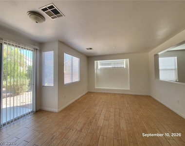 180 Hickory Heights Avenue - Photo Thumbnail 2