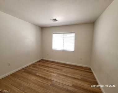 180 Hickory Heights Avenue - Photo Thumbnail 10