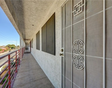 1381 E University Avenue - Photo Thumbnail 9