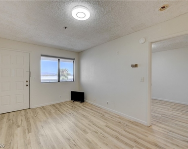 1381 E University Avenue - Photo Thumbnail 2