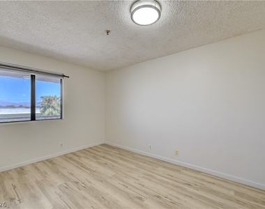1381 E University Avenue - Photo Thumbnail 7