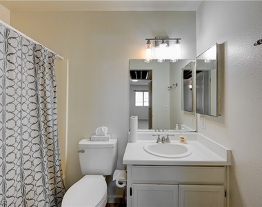 1381 E University Avenue - Photo Thumbnail 8