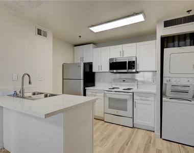 1381 E University Avenue - Photo Thumbnail 3
